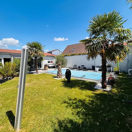 La Clauzets Piscine Holiday home